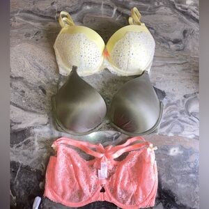 32DD Victoria’s Secret 1 support 1 rhinestoned lined.
1 sequined lace bralette